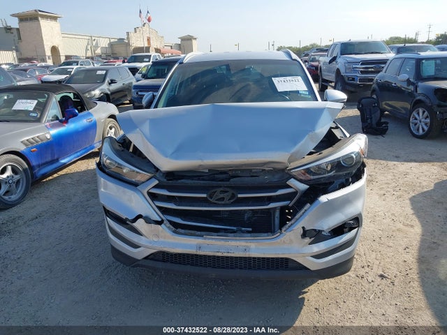 Hyundai Tucson Sel Plus 2018 KM8J33A49JU766927 Image 3