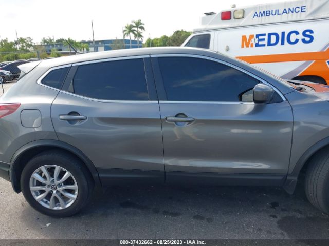 JN1BJ1AV8MW302633 Nissan Rogue Sport S