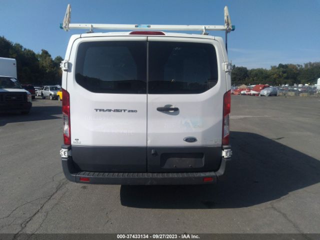 1FTYR1ZM8HKA69832 Ford TRANSIT VAN