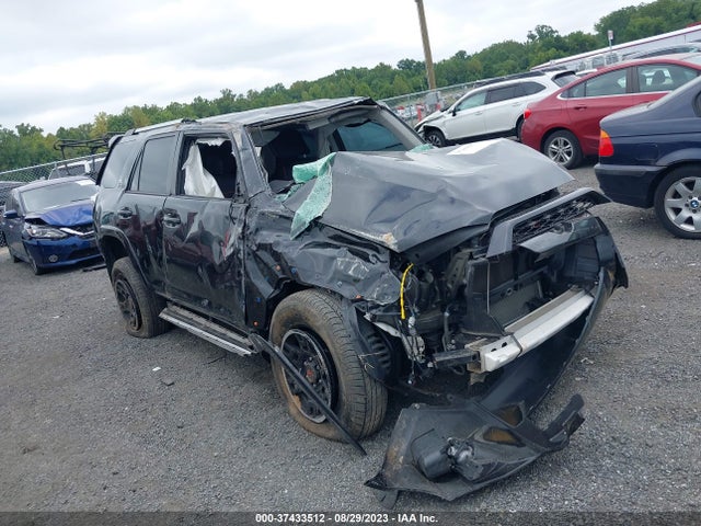 Toyota 4RUNNER SR5 2019 JTEBU5JR5K5637801 main image
