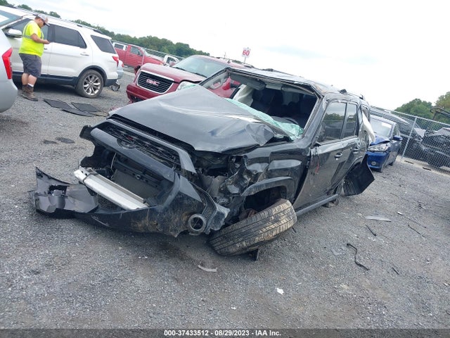 Toyota 4RUNNER SR5 2019 JTEBU5JR5K5637801 Image 2