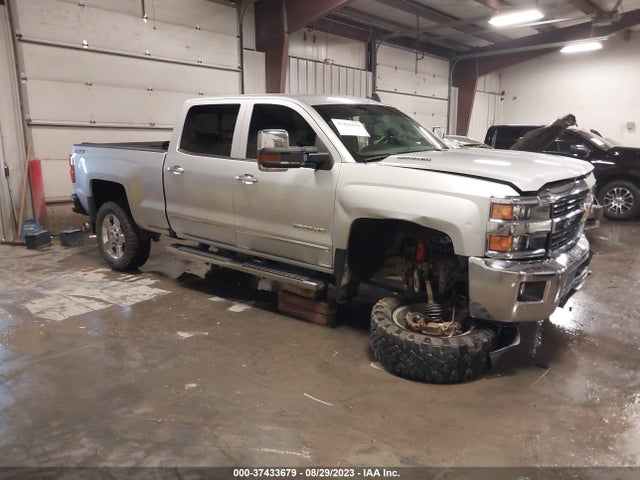 2016 1GC1KWE84GF100545 main image