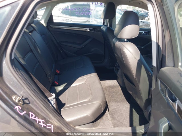 1VWBT7A30HC000377 Volkswagen Passat 1.8t Se