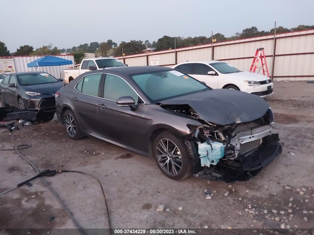 2021 TOYOTA CAMRY XLE VIN: 4T1F11AK1MU418154