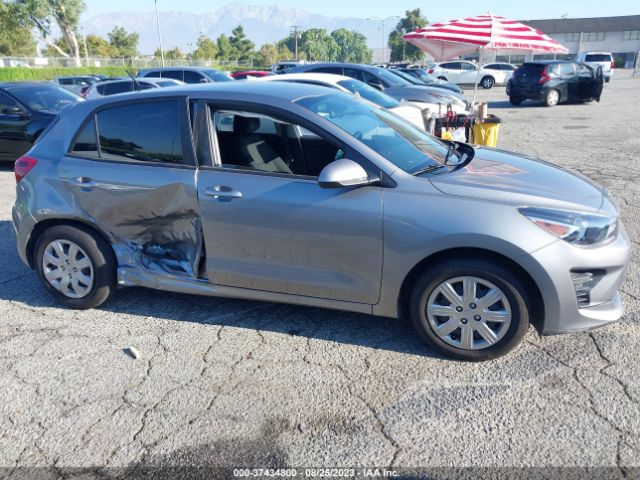 3KPA25AD6ME424132 KIA Rio 5-door S
