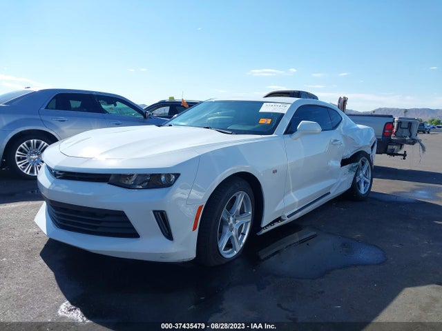 Chevrolet Camaro 2lt 2018 1G1FD1RS8J0137402 Image 2