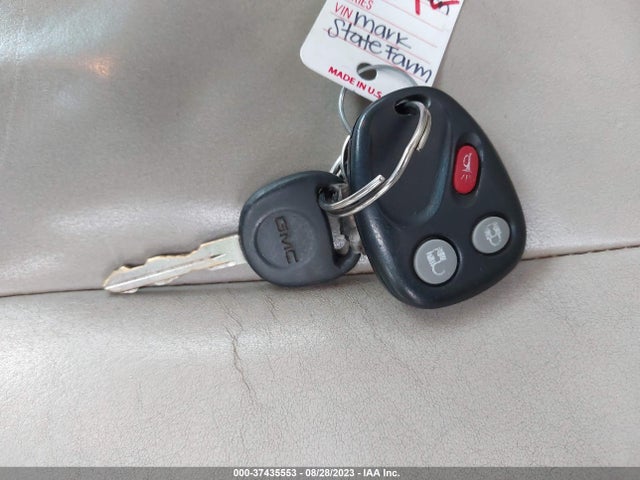 2004 GMC YUKON XL DENALI VIN: 1GKFK66U44J206413