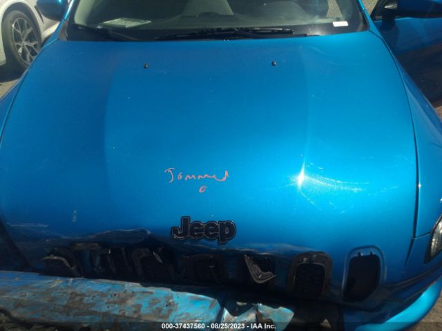 1C4PJLCBXJD595721 Jeep Cherokee Latitude