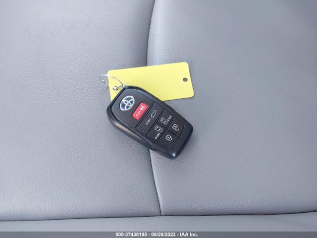 Toyota SIENNA XLE 2022 5TDJRKEC0NS099710 Image 3
