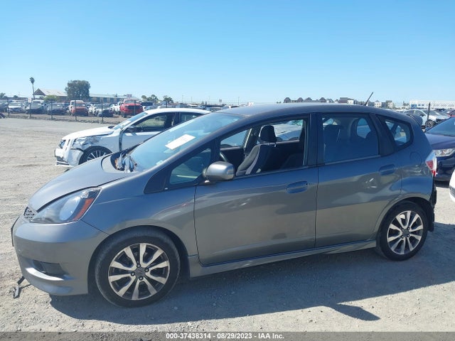 2013 HONDA FIT SPORT VIN: JHMGE8H55DC028068
