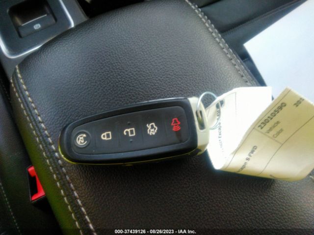 1FMCU0J96HUA22616 Ford Escape Titanium