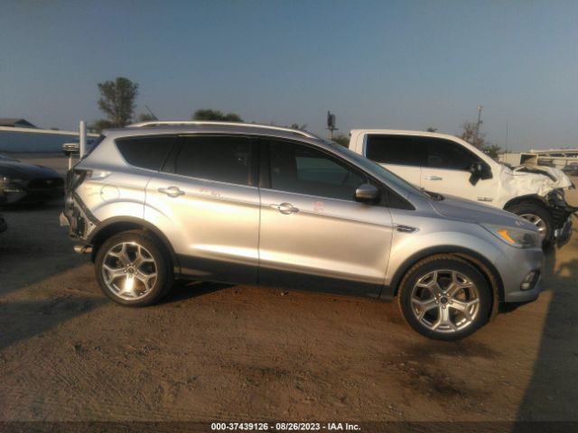 1FMCU0J96HUA22616 Ford Escape Titanium