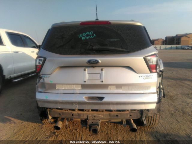 1FMCU0J96HUA22616 Ford Escape Titanium