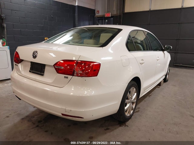 3VWD17AJ8EM353831 Volkswagen Jetta Sedan Se W/connectivity