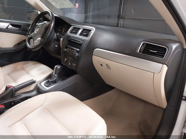 3VWD17AJ8EM353831 Volkswagen Jetta Sedan Se W/connectivity