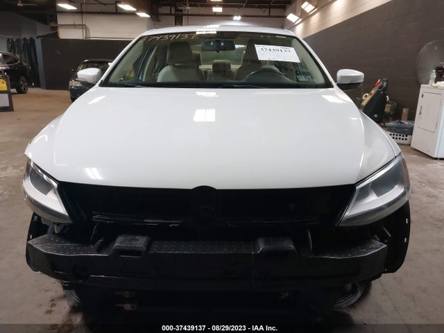 3VWD17AJ8EM353831 Volkswagen Jetta Sedan Se W/connectivity