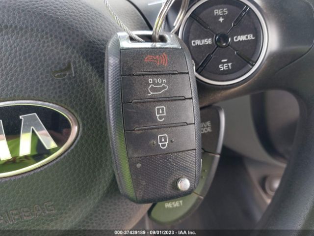 KNDJN2A23K7656527 KIA Soul Base