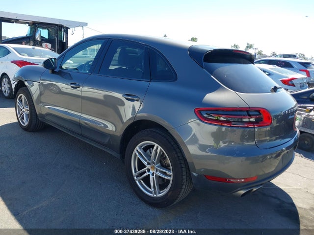 2016 PORSCHE MACAN WP1AB2A50GLB54607 Photo 2