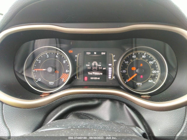 1C4PJLCB8FW638027 Jeep Cherokee Latitude