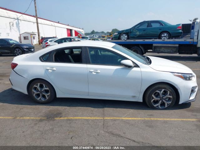 3KPF24AD8ME375595 KIA Forte Lxs