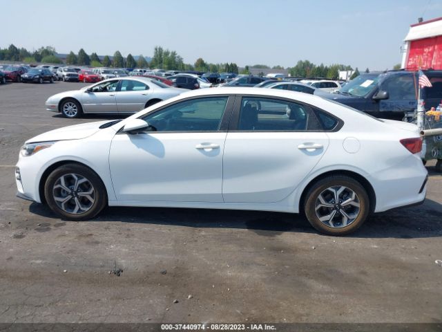 3KPF24AD8ME375595 KIA Forte Lxs