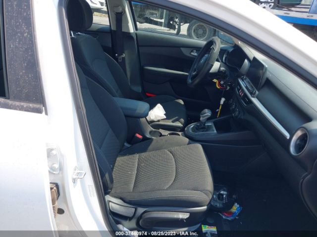 3KPF24AD8ME375595 KIA Forte Lxs