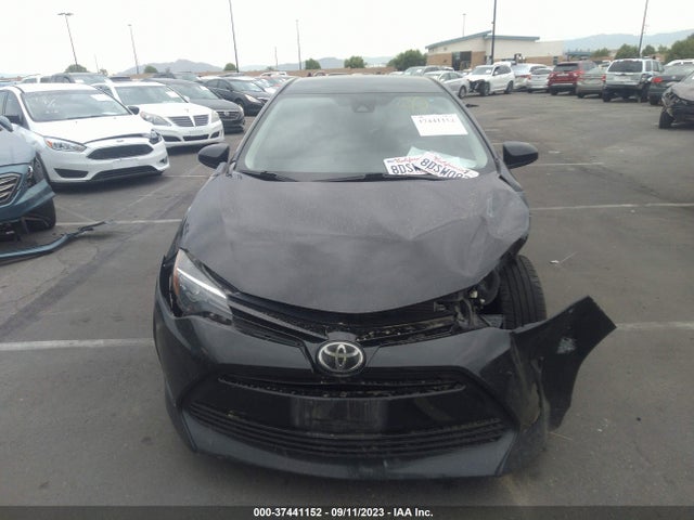 Toyota COROLLA LE 2018 5YFBURHE1JP842564 Image 13