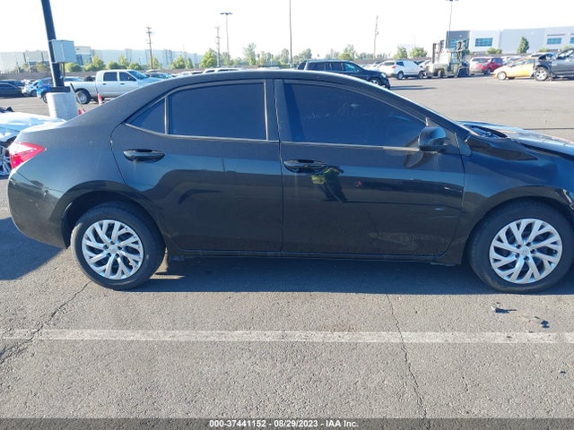 Toyota COROLLA LE 2018 5YFBURHE1JP842564 Image 14