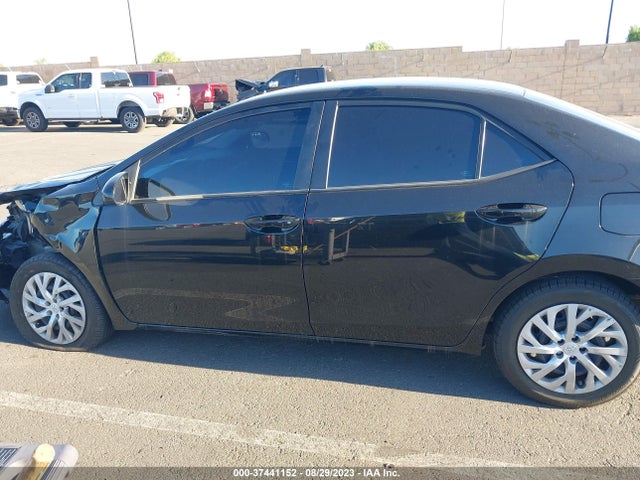 Toyota COROLLA LE 2018 5YFBURHE1JP842564 Image 15