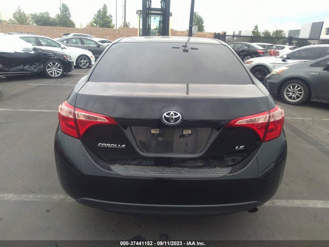 Toyota COROLLA LE 2018 5YFBURHE1JP842564 Image 17