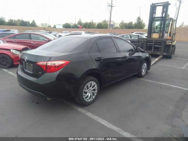 Toyota COROLLA LE 2018 5YFBURHE1JP842564 Image 4