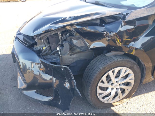 Toyota COROLLA LE 2018 5YFBURHE1JP842564 Image 6