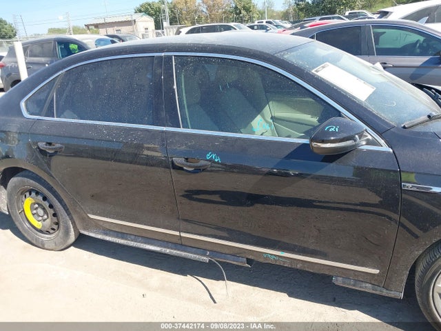 1VWDT7A31HC064596 Volkswagen Passat R-line W/comfort Pkg