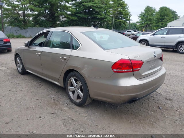 1VWAT7A36FC085900 Volkswagen Passat 1.8t Limited Edition