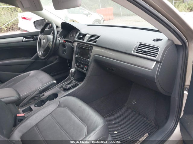 1VWAT7A36FC085900 Volkswagen Passat 1.8t Limited Edition