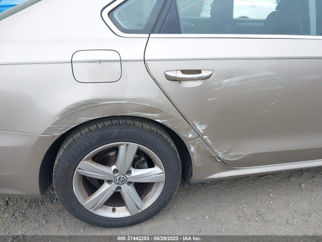 1VWAT7A36FC085900 Volkswagen Passat 1.8t Limited Edition