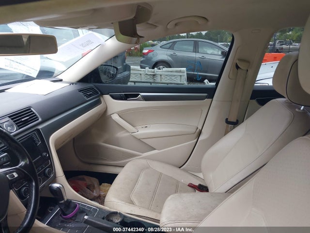 1VWDT7A37HC072900 Volkswagen Passat R-line W/comfort Pkg