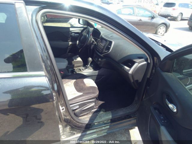 1C4PJMCB5EW201865 Jeep Cherokee Latitude