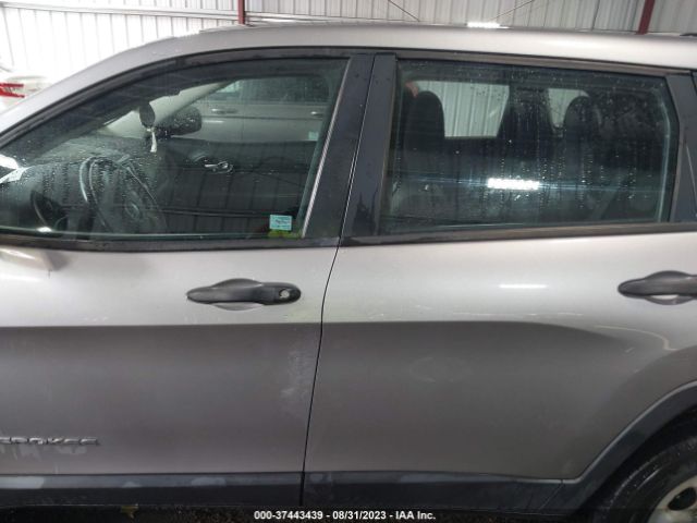 1C4PJMAB4EW311504 Jeep Cherokee Sport