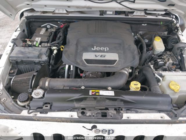 1C4BJWDG4EL207044 Jeep Wrangler Unlimited Sport