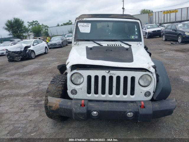 1C4BJWDG4EL207044 Jeep Wrangler Unlimited Sport