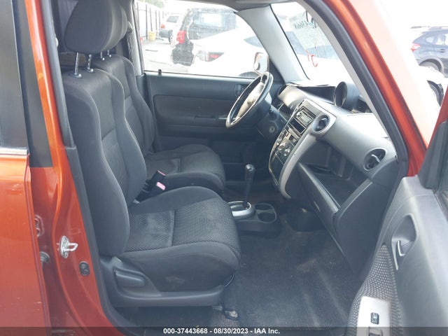 2004 SCION XB VIN: JTLKT324X40160141