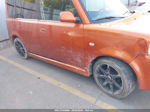 2004 SCION XB VIN: JTLKT324X40160141