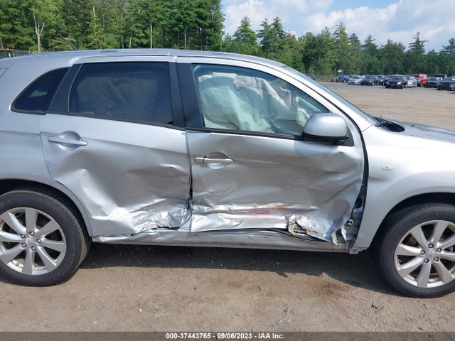 4A4AP3AW0FE053757 Mitsubishi Outlander Sport 2.4 Es