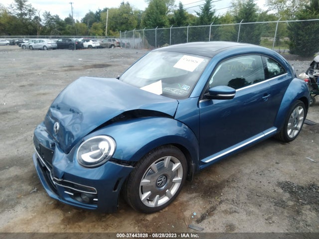 3VWJD7AT7JM728744 Volkswagen Beetle Se