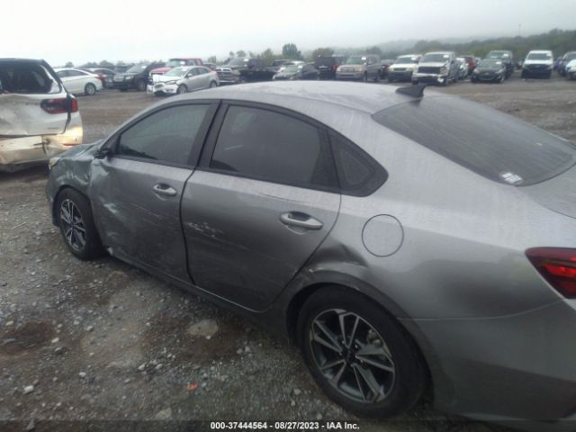 3KPF24AD0NE456849 KIA Forte Lxs