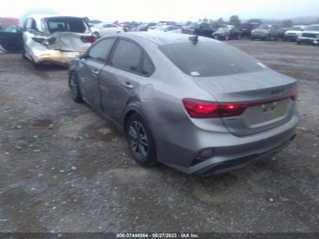 3KPF24AD0NE456849 KIA Forte Lxs