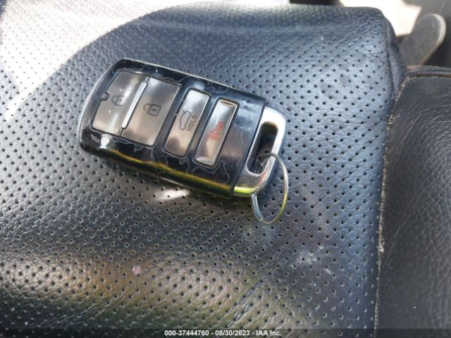 KNALC4J19H5063564 KIA Cadenza Premium