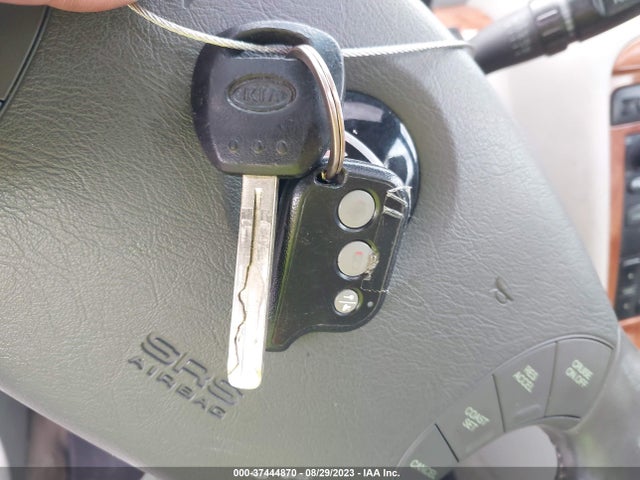 2005 KIA AMANTI VIN: KNALD124555061925