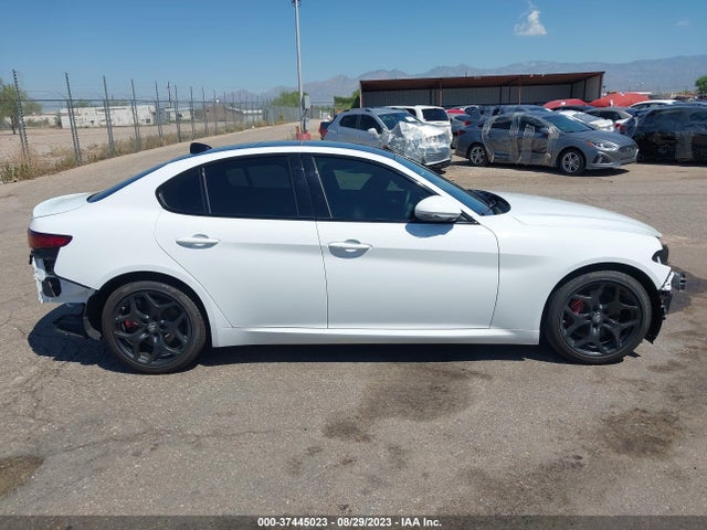 2022 Alfa Romeo Giulia, VIN: ZARFAMBNXN7659733